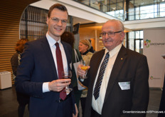 Jules Verstraten (Vereniging Bloemenveiling Nederland) en Fons Verheijen (Verheijen Breeding)